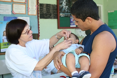 Sábado, 18 de junho: Dia de vacinar as crianças contra a paralisia e sarampo