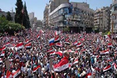 Manifestantes se enfrentam na Síria