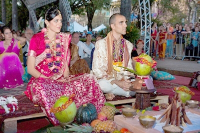 Casamento aos moldes indianos na Praça da Liberdade