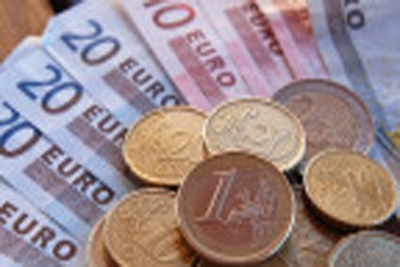Medidas prometidas por ministros europeus não impedem queda do euro