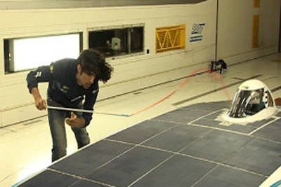 Estudantes holandeses projetam carro solar para corrida