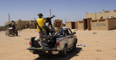 Rebeldes líbios cercam cidade natal de Khadafi
