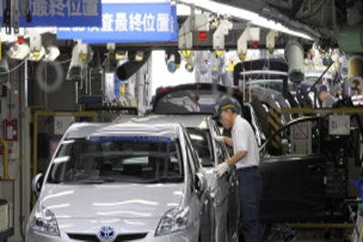 Iene forte desacelera produção industrial do Japão