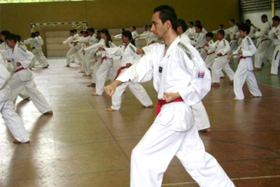 O contagense Raphael Matori é faixa preta em Taekwondo