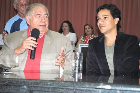 Newton Cardoso junto com Carlin
