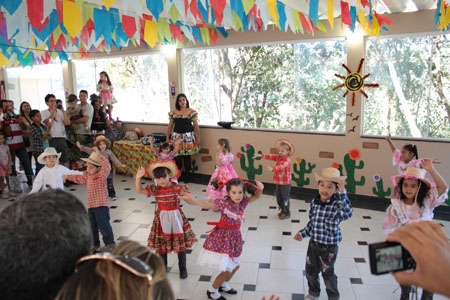 Colégio Sócrates realiza festa junina 'Danado de Bom'