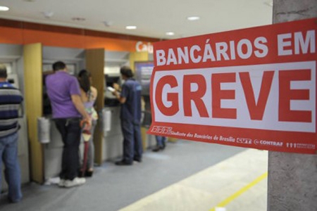 Grevistas se reúnem com Fenaban para negociação