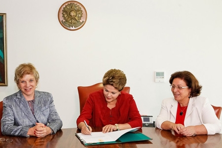 Dilma sanciona lei que cria o Vale-Cultura