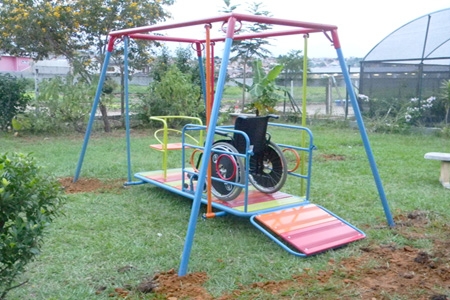 Parque Municipal de BH vai instalar balanço adaptado para crianças que usam cadeira de rodas 