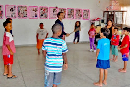 CRAS Apolônia realiza oficina de resgate de brinquedos e brincadeiras infantis