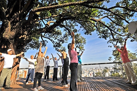 Prática oriental ‘Lian Gong’ é oferecida gratuitamente na cidade de Belo Horizonte
