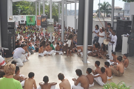 Grupos de Capoeira promovem cerimônia de consagração do Título de Mestre de Honra Cultural