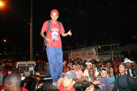 Ocupantes do terreno da CeasaMinas fazem assembleia