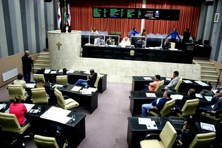 Câmara de Contagem encerra sessões legislativas de 2013