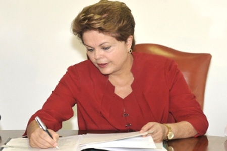 Dilma confirma aumento do salário mínimo para 2014