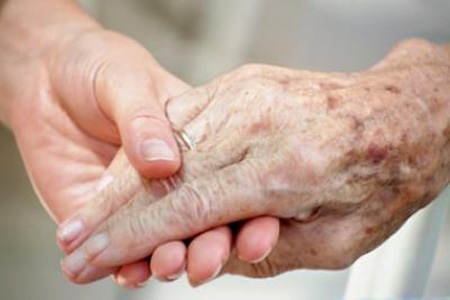 Sesc oferece o curso de cuidador de idosos em sete municípios