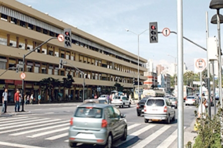 Sete equipamentos de fiscalização de avanço de semáforo começam a operar em BH