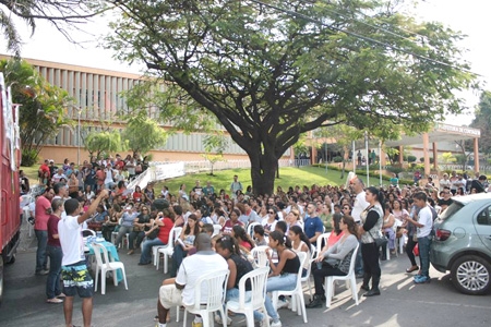 Educadores de Contagem decidem pela permanência da greve 