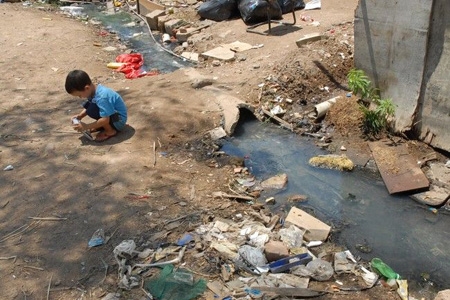 A vida é uma festa: Crianças viverão no lixo