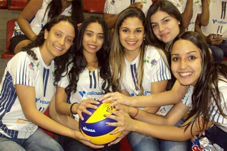 Sada Cruzeiro vence e recebe visita de jovens do projeto Esporte na Cidade
