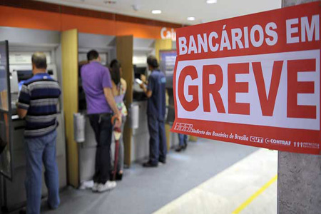 Bancos públicos e privados entram em greve