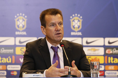 Dunga poupa jogadores de clubes brasileiros para os amistosos contra Turquia e Áustria