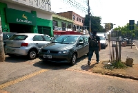 Passeio pblico virou estacionamento em Contagem