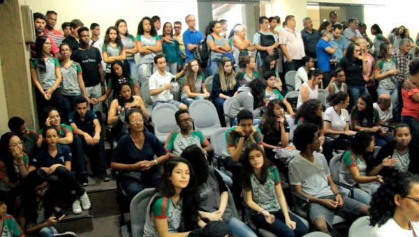 Estudantes protestam contra mudanças na Funec