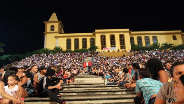 Emoção e fé na encenação da Paixão de Cristo, em Contagem