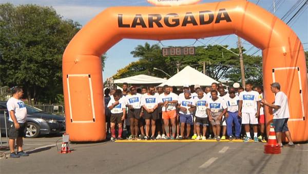 Corrida Rústica reúne servidores da limpeza pública