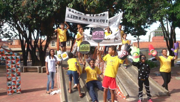Estudantes mobilizados contra a dengue