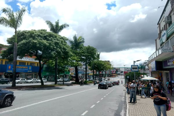 Sol e chuva se revezam em Contagem e região