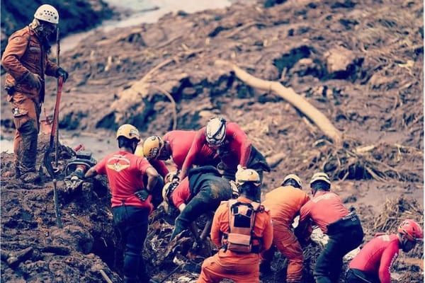 Vídeo mostra onda de lama após rompimento de barragem em Brumadinho