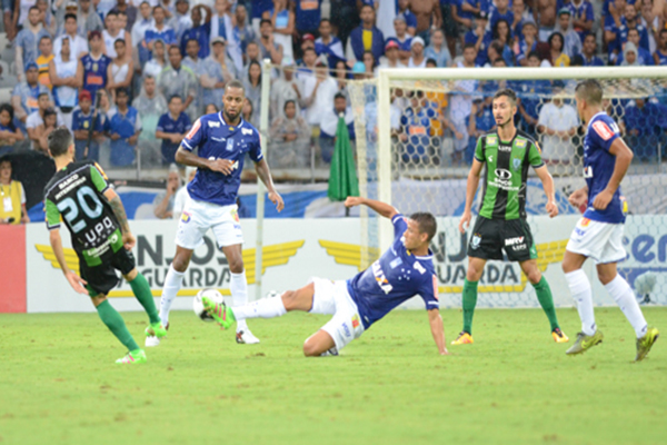 Cruzeiro empata e perde a liderança do Mineiro