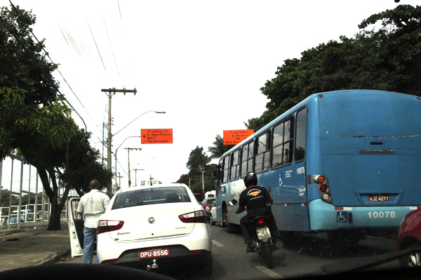 Trânsito continua caótico em vias utilizadas como desvios 