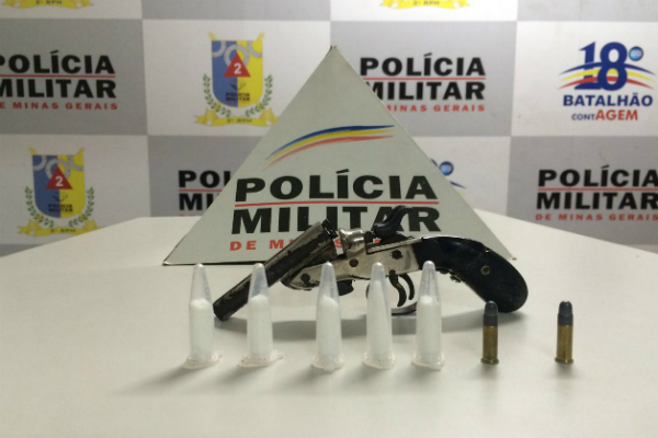 Em Contagem, PM prende quatro suspeitos com armas, munições e drogas