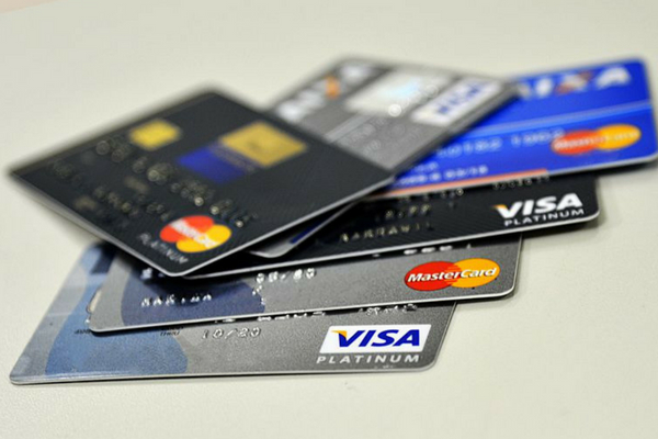 Devedor no rotativo do cartão pagará taxa igual à de cliente regular