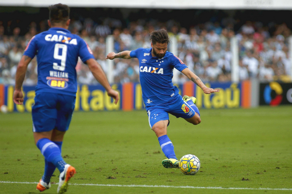 Mano Menezes reestreia no Cruzeiro com mais uma derrota no Brasileirão