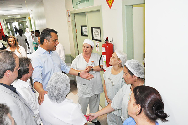 No primeiro dia de trabalho, prefeito de Contagem visita Hospital Municipal