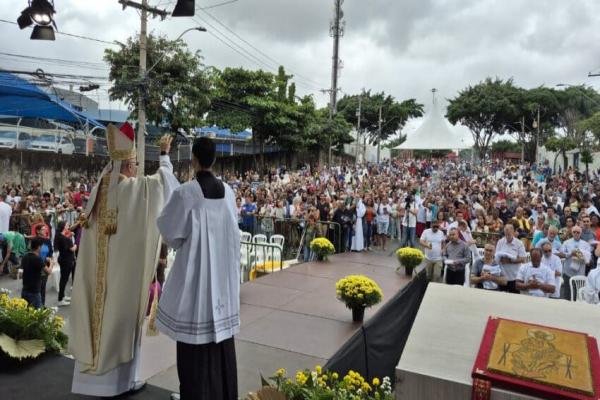 Missa de São José Operário reúne centenas de fiéis no Dia do Trabalhador
