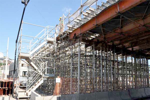 Fio de alta tensão atrasa obras de viaduto na região do Ressaca