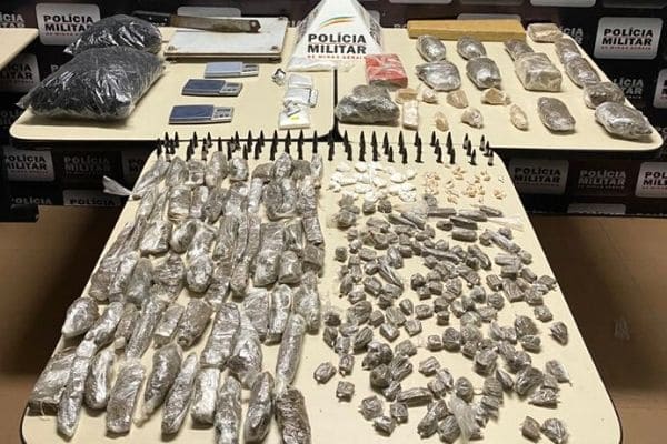 Denúncia de tráfico de drogas mobiliza militares e cães