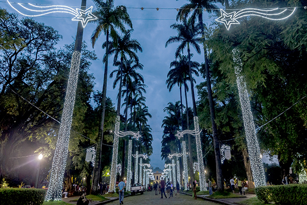 Iluminação de Natal da Praça da Liberdade segue até sexta-feira
