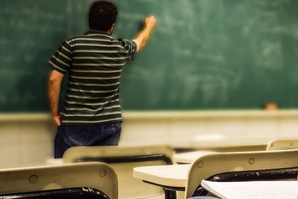 Prefeitura de Contagem publica edital de concurso para Educação