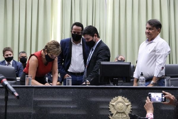 Proposta de redução no IPTU 2021 é entregue à Câmara de Contagem