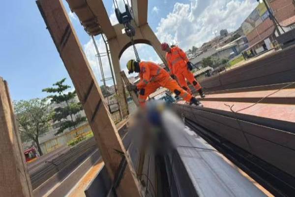 Trabalhador morre prensado por vigas de quatro toneladas em Contagem