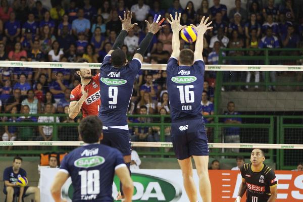 Sada Cruzeiro vence Sesi-SP e segue para a final da Superliga de Vôlei