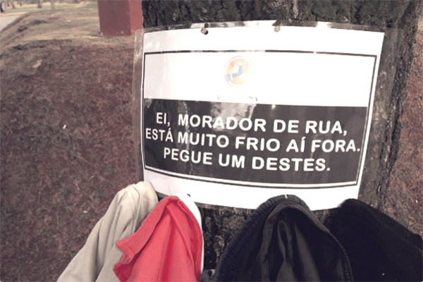 Em Contagem, projeto social espalha pontos de doação de agasalhos 