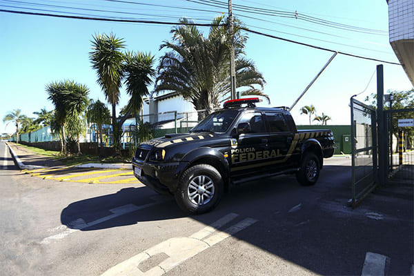 Operação da PF em Brasília e Rio de Janeiro tem como alvo o ex-presidente