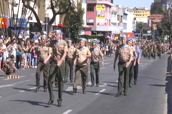 Desfile antecipado da independência agrada ao público